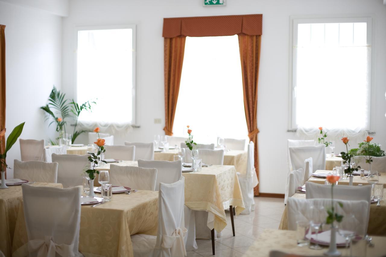 Hotel Villa Pina Milano Marittima Exterior photo