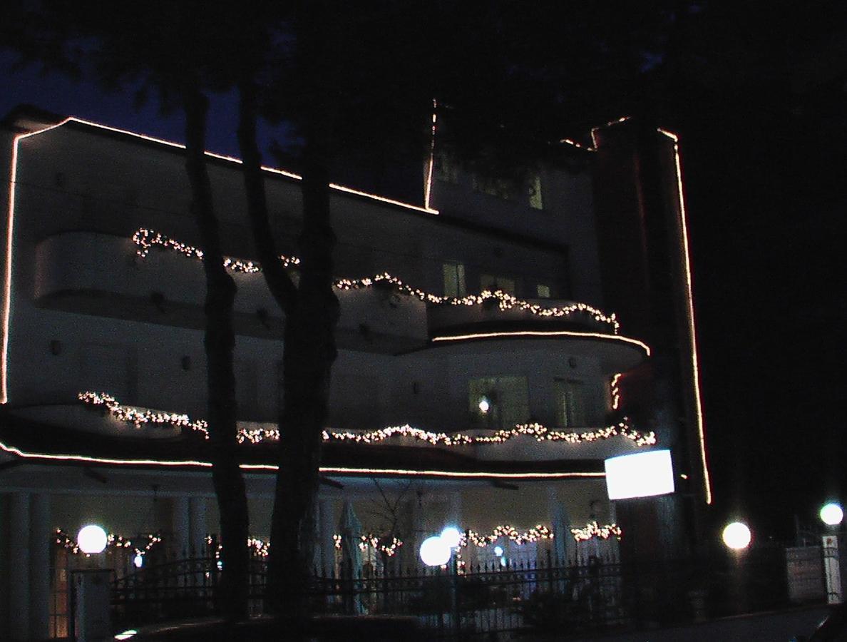 Hotel Villa Pina Milano Marittima Exterior photo