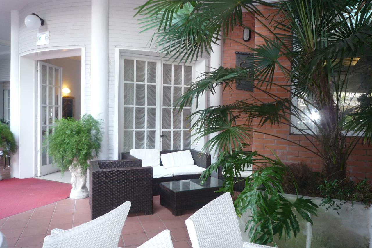 Hotel Villa Pina Milano Marittima Exterior photo