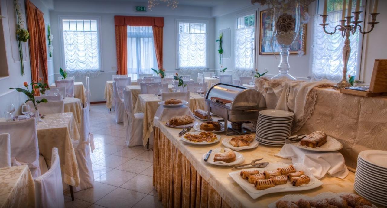 Hotel Villa Pina Milano Marittima Exterior photo