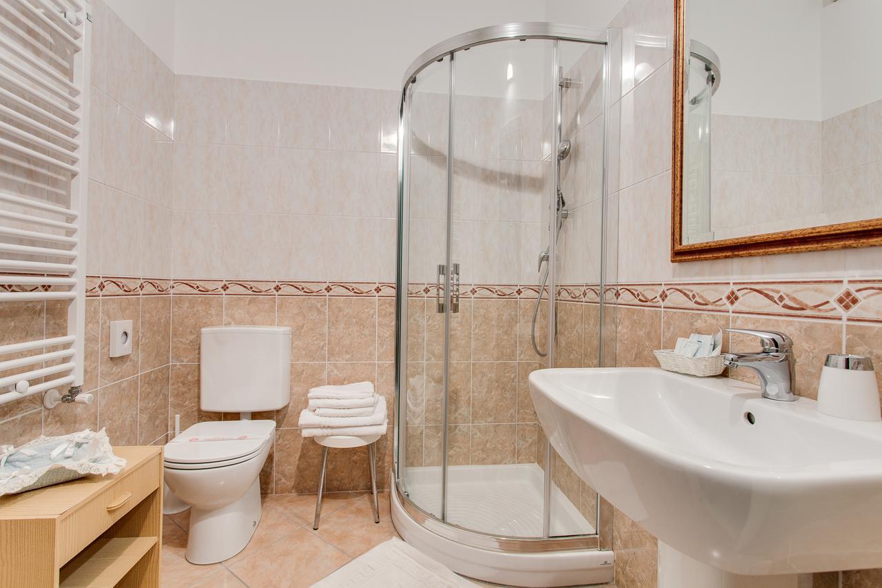 Hotel Villa Pina Milano Marittima Exterior photo