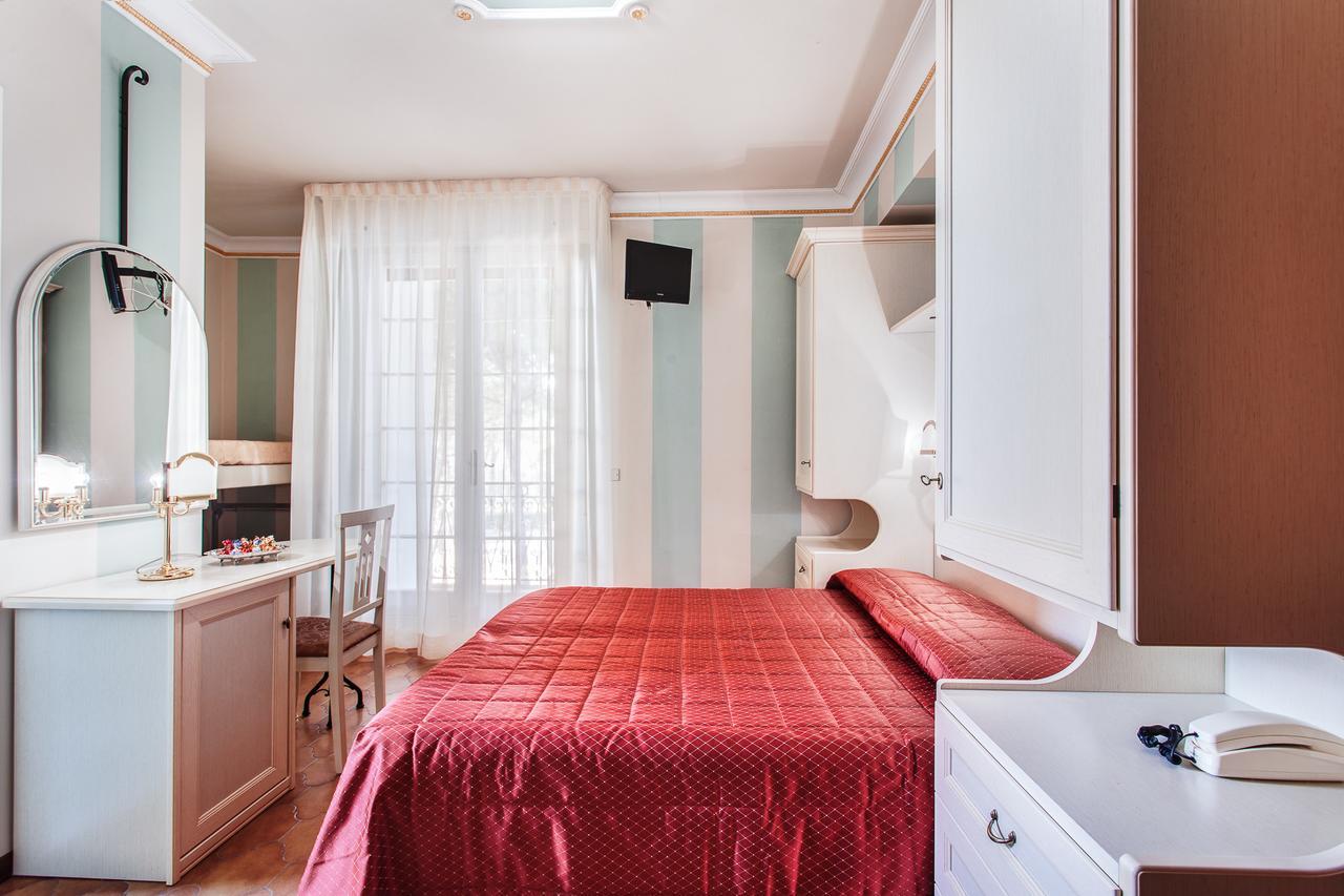 Hotel Villa Pina Milano Marittima Exterior photo
