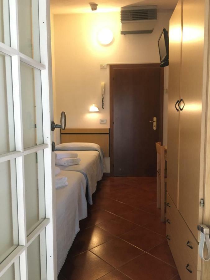 Hotel Villa Pina Milano Marittima Exterior photo
